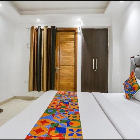 Hotel Aiims Нью-Дели Экстерьер фото