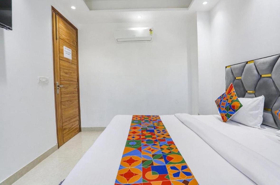 Hotel Aiims Нью-Дели Экстерьер фото